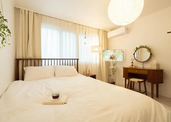 오픈특가 홍제역 도보5분, 경복궁 지하철3정거장, 서촌, 북촌 10분이내 Apartment *