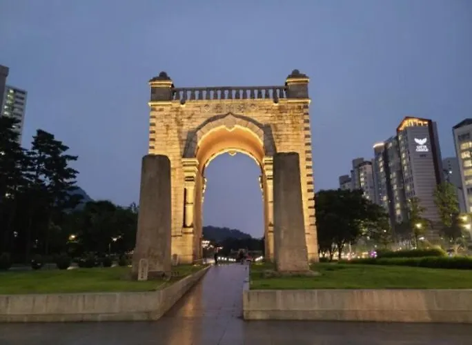 Apartment 오픈특가 홍제역 도보5분, 경복궁 지하철3정거장, 서촌, 북촌 10분이내 Seoul