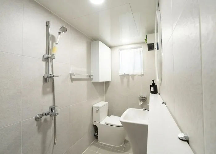 Apartment 오픈특가 홍제역 도보5분, 경복궁 지하철3정거장, 서촌, 북촌 10분이내 *