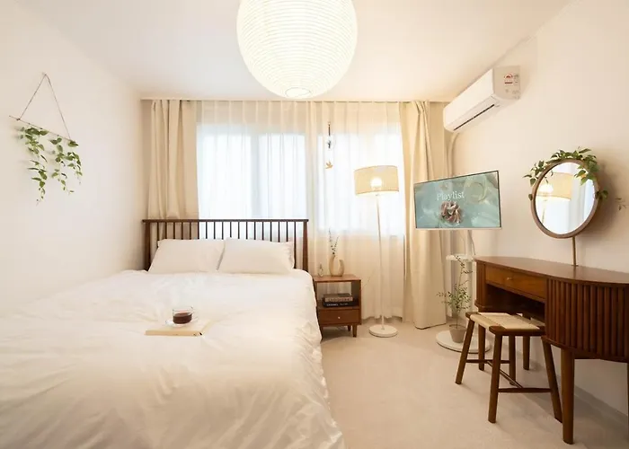 오픈특가 홍제역 도보5분, 경복궁 지하철3정거장, 서촌, 북촌 10분이내 Apartment Seoul