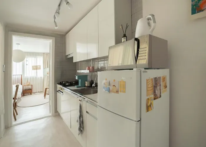 Apartment 오픈특가 홍제역 도보5분, 경복궁 지하철3정거장, 서촌, 북촌 10분이내 *