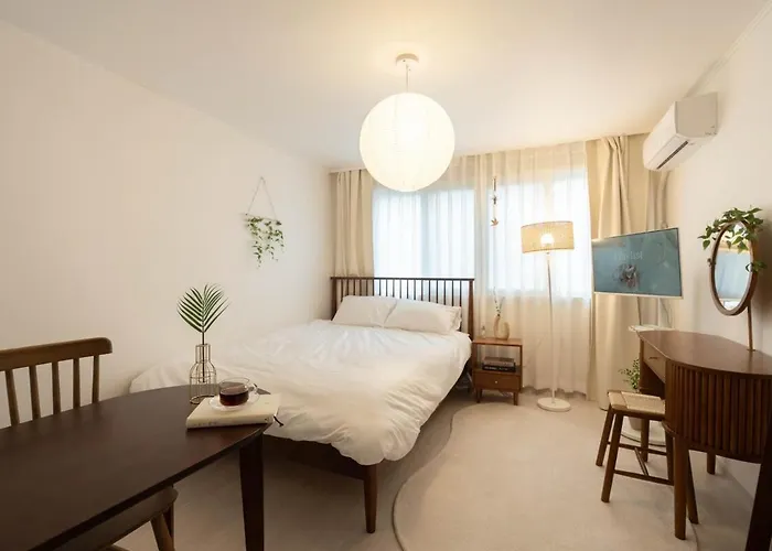 Apartment 오픈특가 홍제역 도보5분, 경복궁 지하철3정거장, 서촌, 북촌 10분이내 Seoul