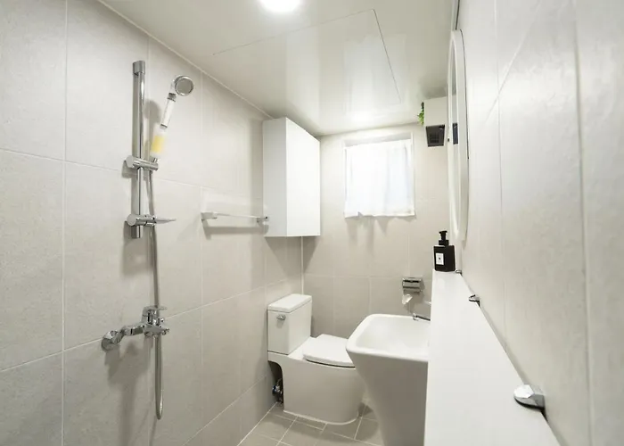 Apartment 오픈특가 홍제역 도보5분, 경복궁 지하철3정거장, 서촌, 북촌 10분이내 *